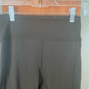 LULULEMON Aligns size 6